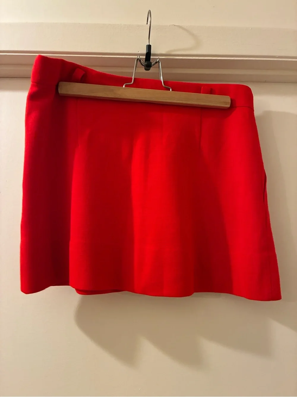 Classic Mod Vintage Jack Winter Red Mini Skirt with Clean A-Line Silhouette - Picture 3 of 8